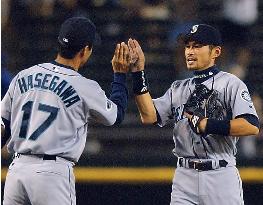 Mariners rallies for 13-11 victory over Rangers